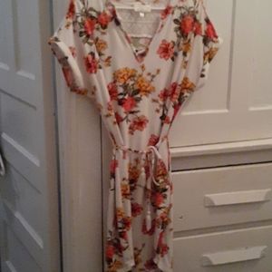 Its summer dress for a lady. (Brand new)